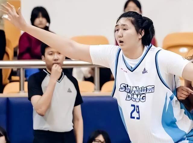 中超联赛免费视频直播观看-山东女篮大胜陕西张子宇8分钟砍19分，侯冰的用人思路要改变了