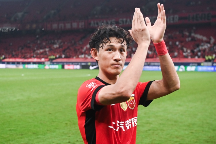 直播吧-确认为海港再战一年，36岁王燊超：队长最重要的一点是以身作则